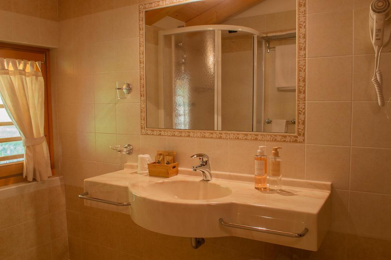 Hotel Garni Sant'Antonio Con Spa Мадонна-ді-Кампільйо Екстер'єр фото