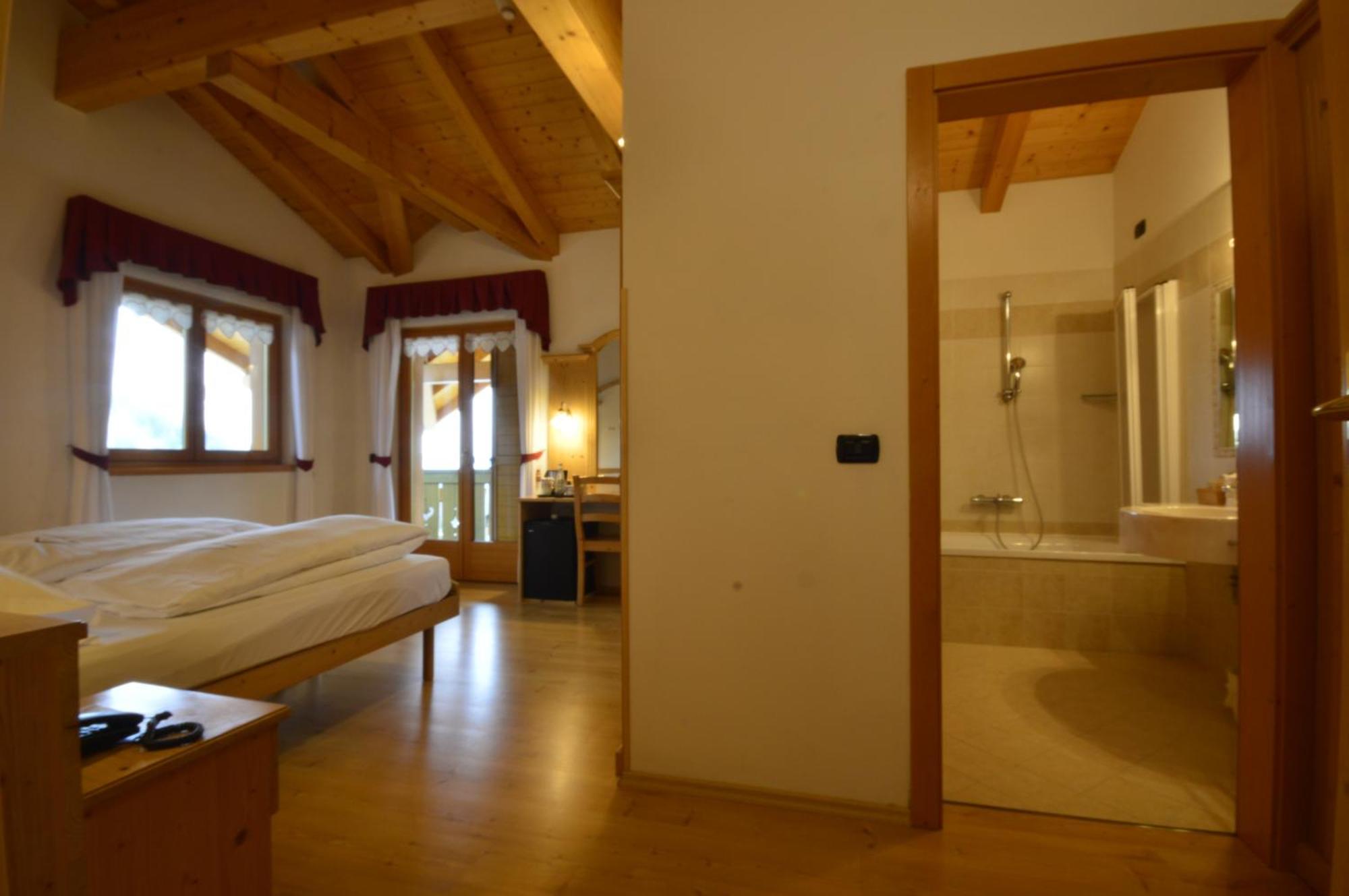 Hotel Garni Sant'Antonio Con Spa Мадонна-ді-Кампільйо Екстер'єр фото