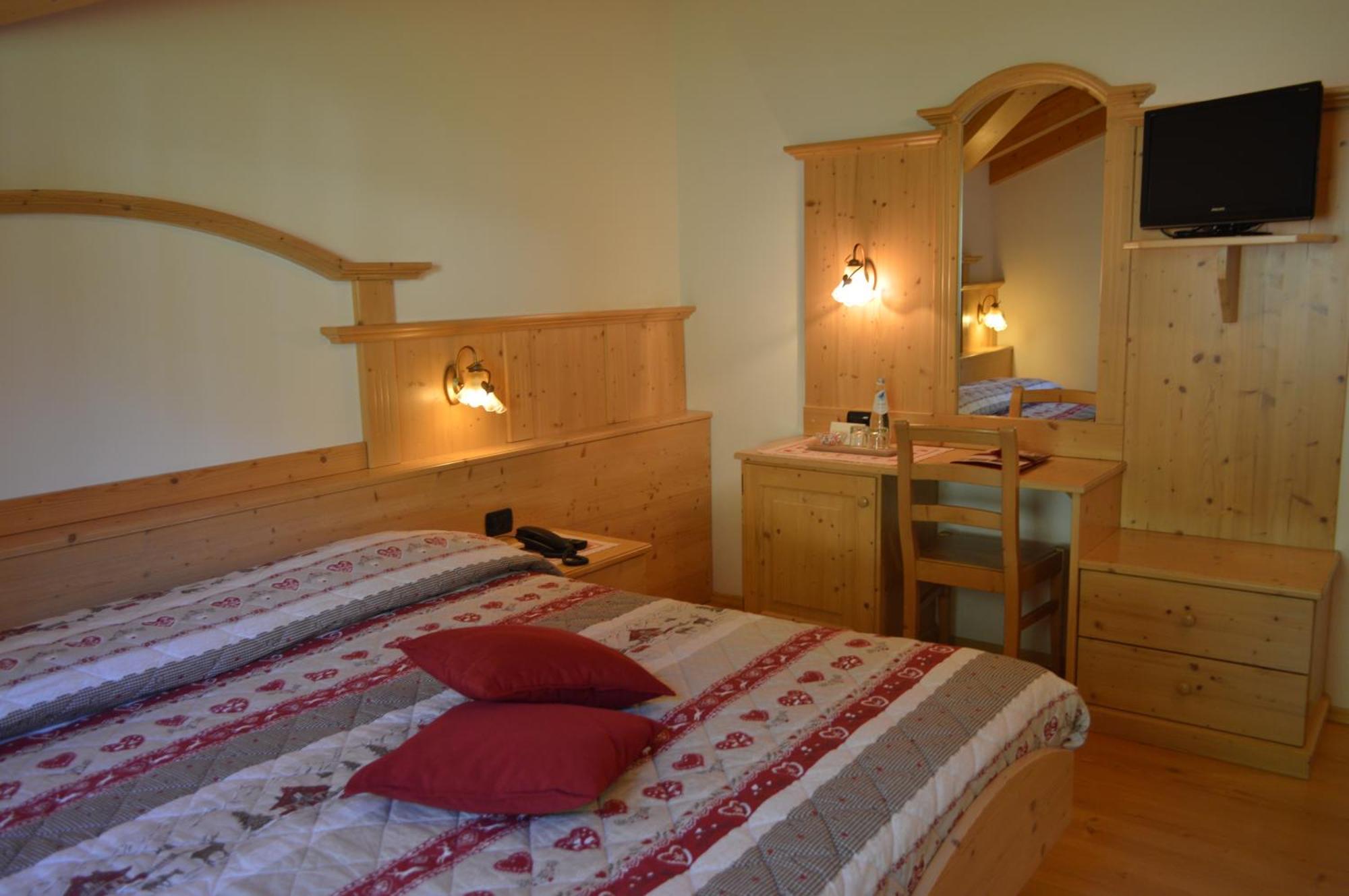 Hotel Garni Sant'Antonio Con Spa Мадонна-ді-Кампільйо Екстер'єр фото