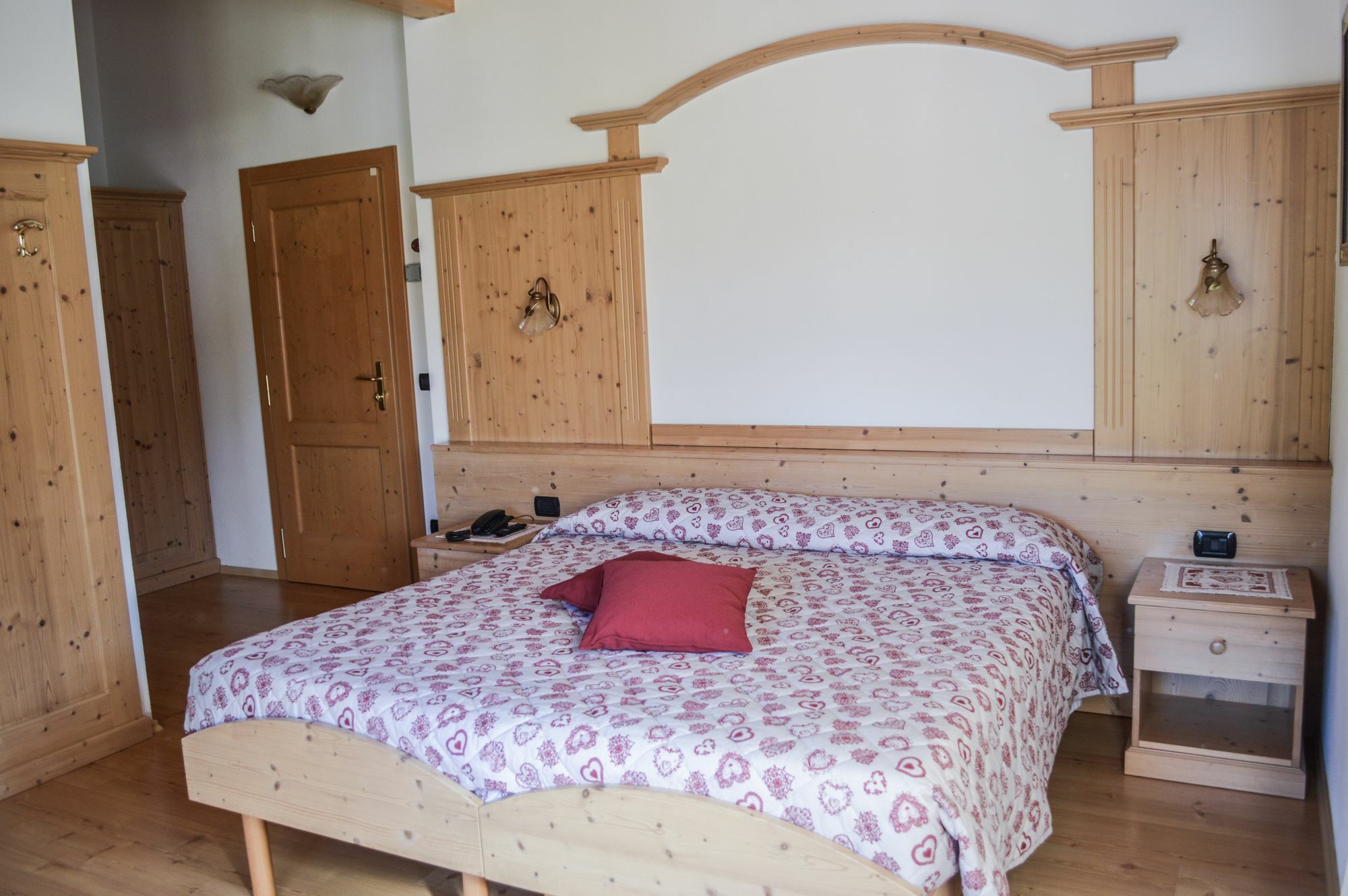 Hotel Garni Sant'Antonio Con Spa Мадонна-ді-Кампільйо Екстер'єр фото